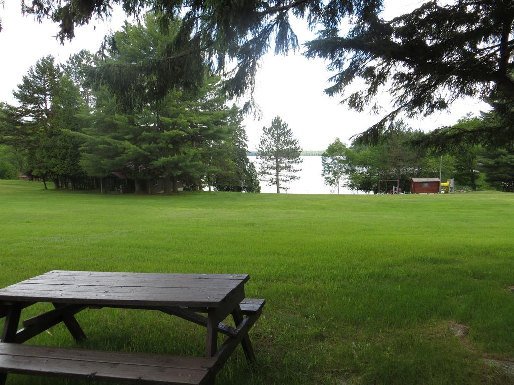 Bondi Village Cottage Resort Lake of Bays Bagian luar foto
