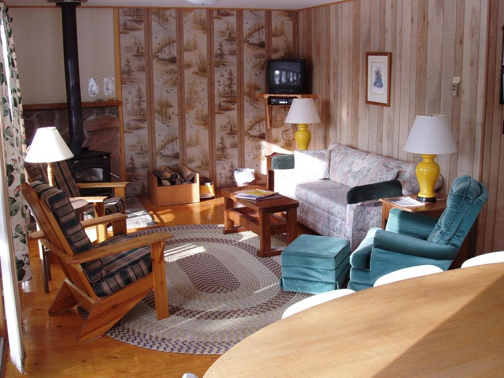 Bondi Village Cottage Resort Lake of Bays Bagian luar foto